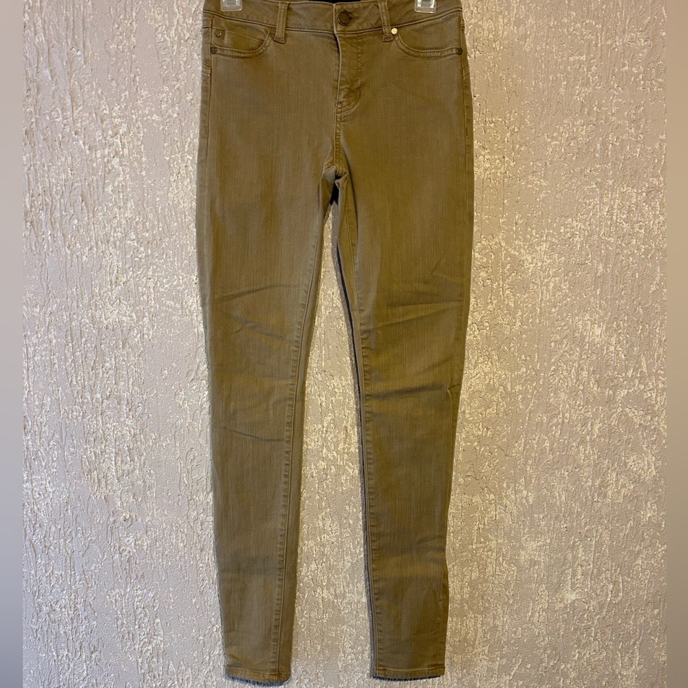 Liverpool women’s jeans size 0 Dull gold color
